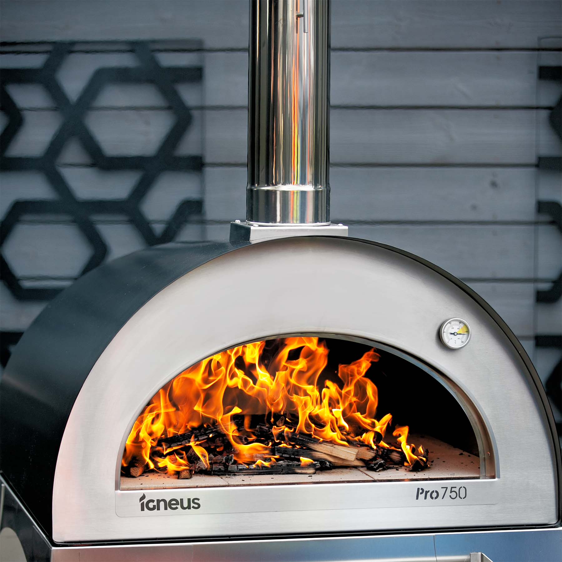 Igneus Pro 750 Wood-Fired Pizza Oven – XL Cooking Area for Home & Commercial Use