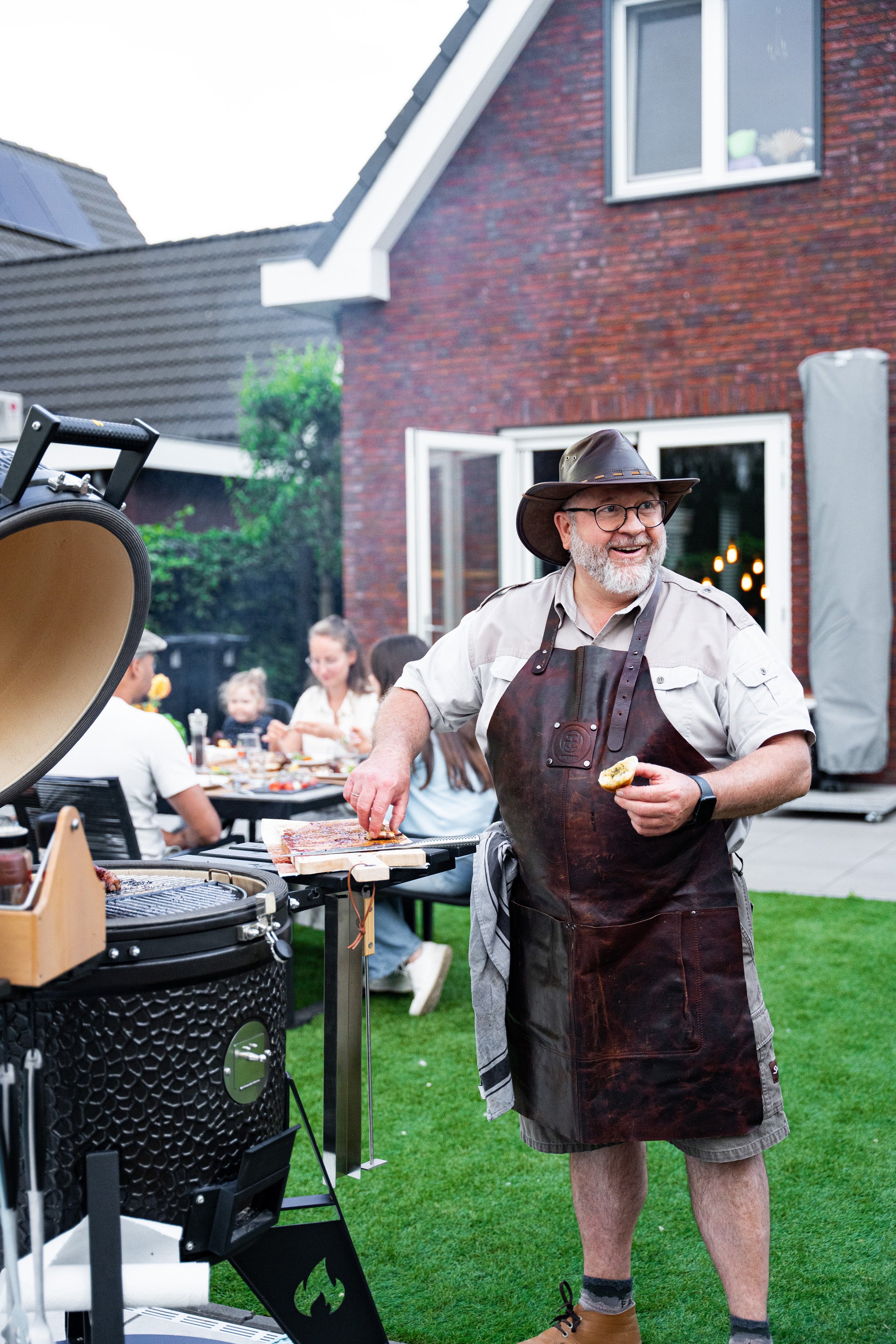 GRLLR Ember Pro 23 Inch Kamado BBQ - Shiny Black including Trolley