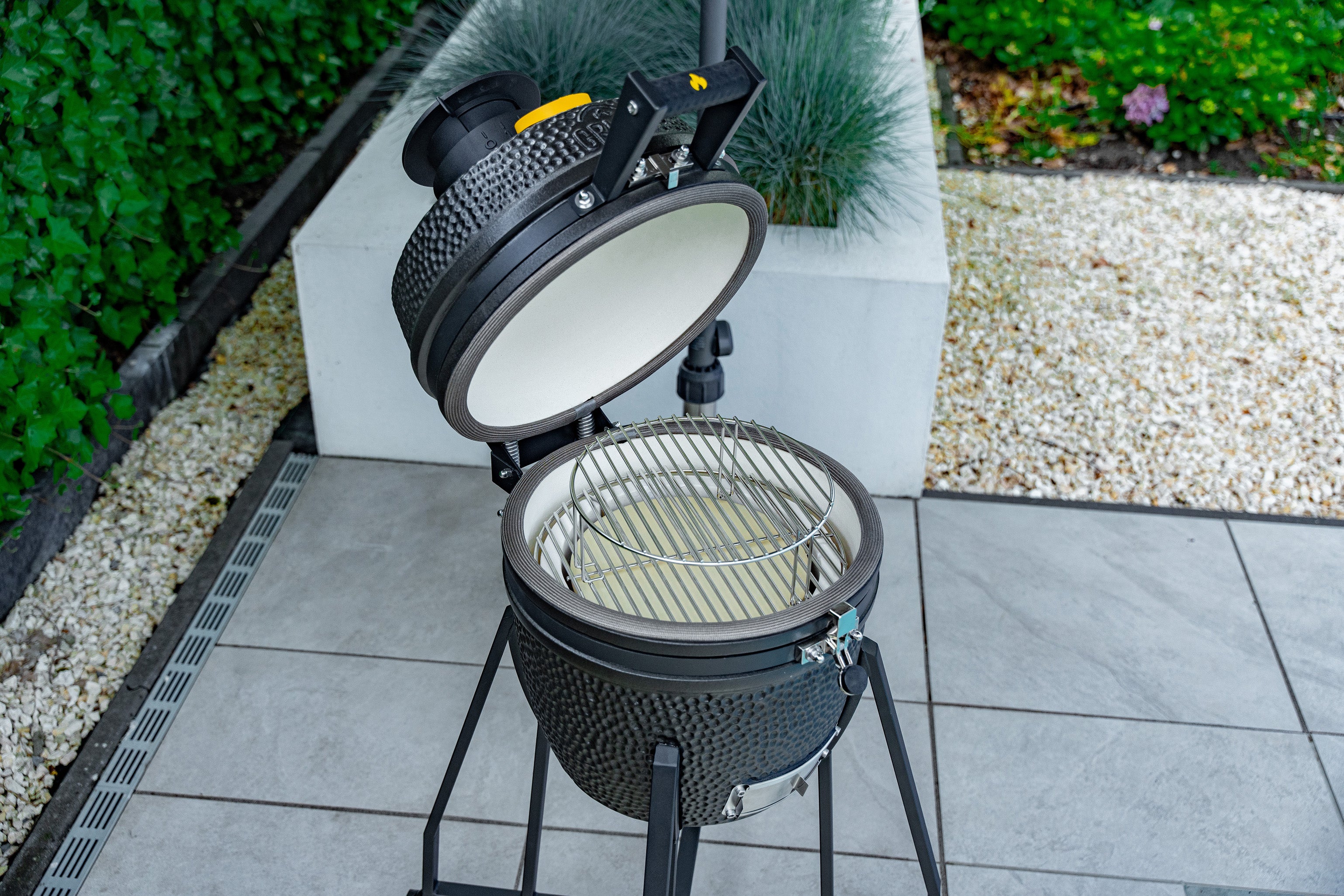 GRLLR Ember Classic 22 inch Kamado BBQ - Matte Black including Trolley